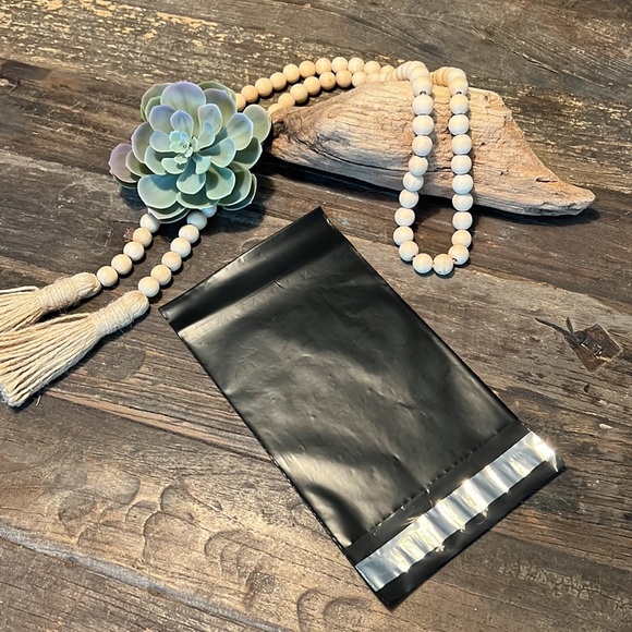 (20) 6” x 9” poly mailers in black with FREE stickers - Picture 3 of 6